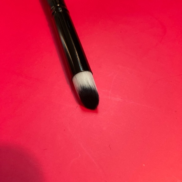 BUNDLE of #7 MAKEUP BRUSHES. #7/$25. Assorted select by name and number. - Picture 4 of 16